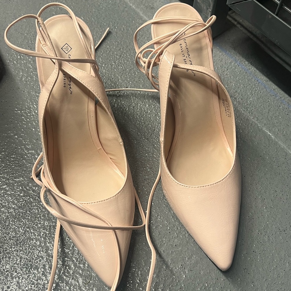 Shoes- tie up lace